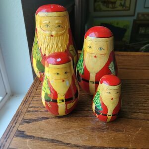 Vtg Christmas Wood Santa Claus Nesting Doll 4 Dolls Holding Sack & Tree READ